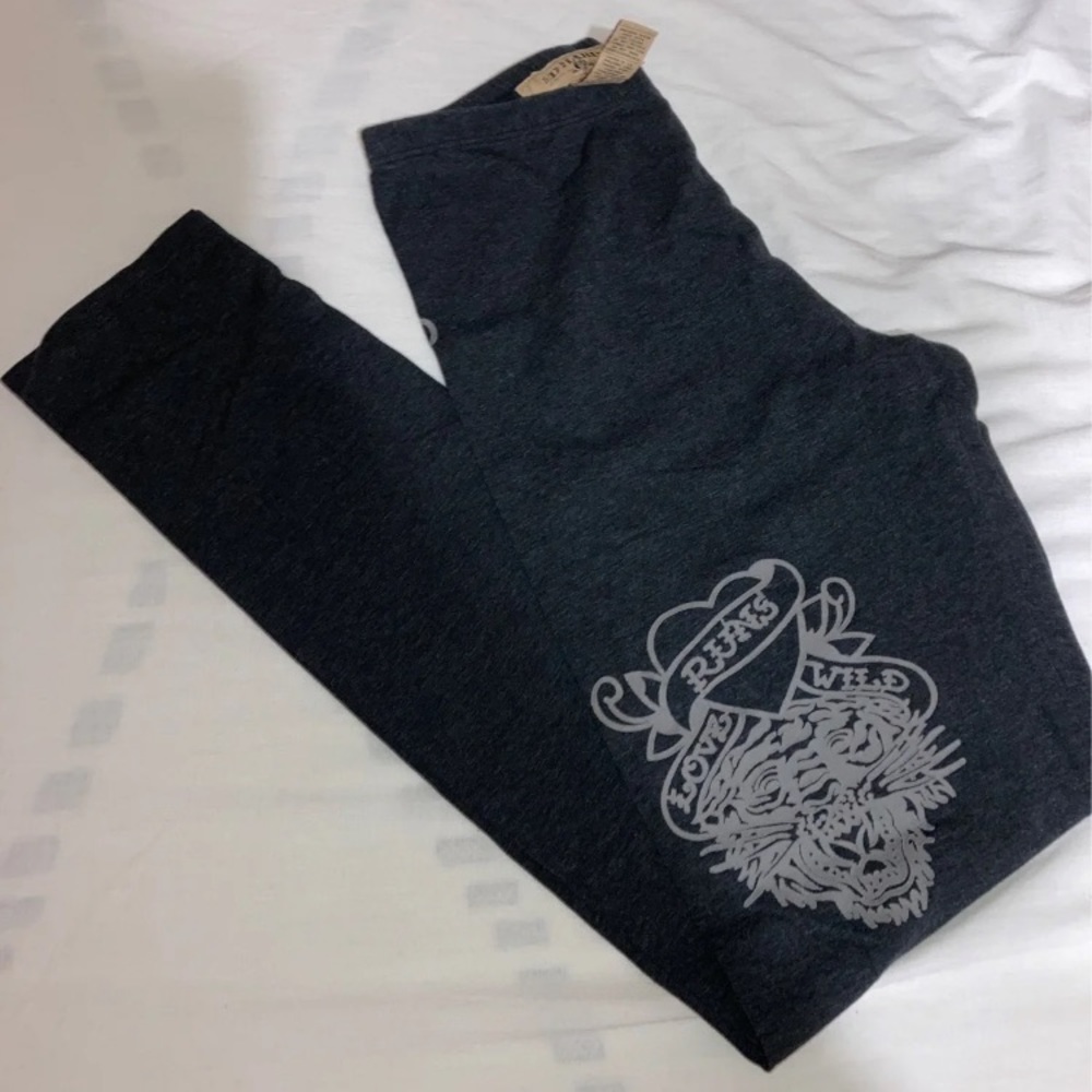 EUC Vintage Ed Hardy Leggings